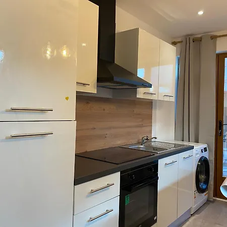 Апартаменты Calme A Maixent L'ecole Сен-Мексан-л'Эколь