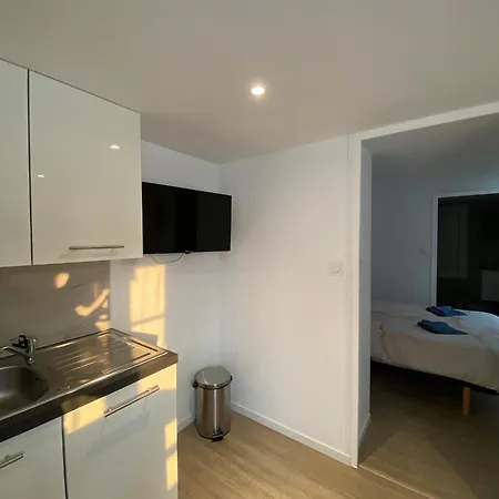 Апартаменты Calme A Maixent L'ecole Сен-Мексан-л'Эколь